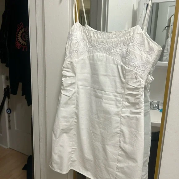 Zara White Dress - Picture 2 of 4